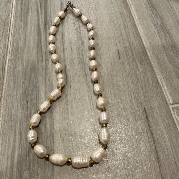 Trendy Natural Freshwater Pearl & Tiny Gold Beads Necklace - Picture 2 of 9